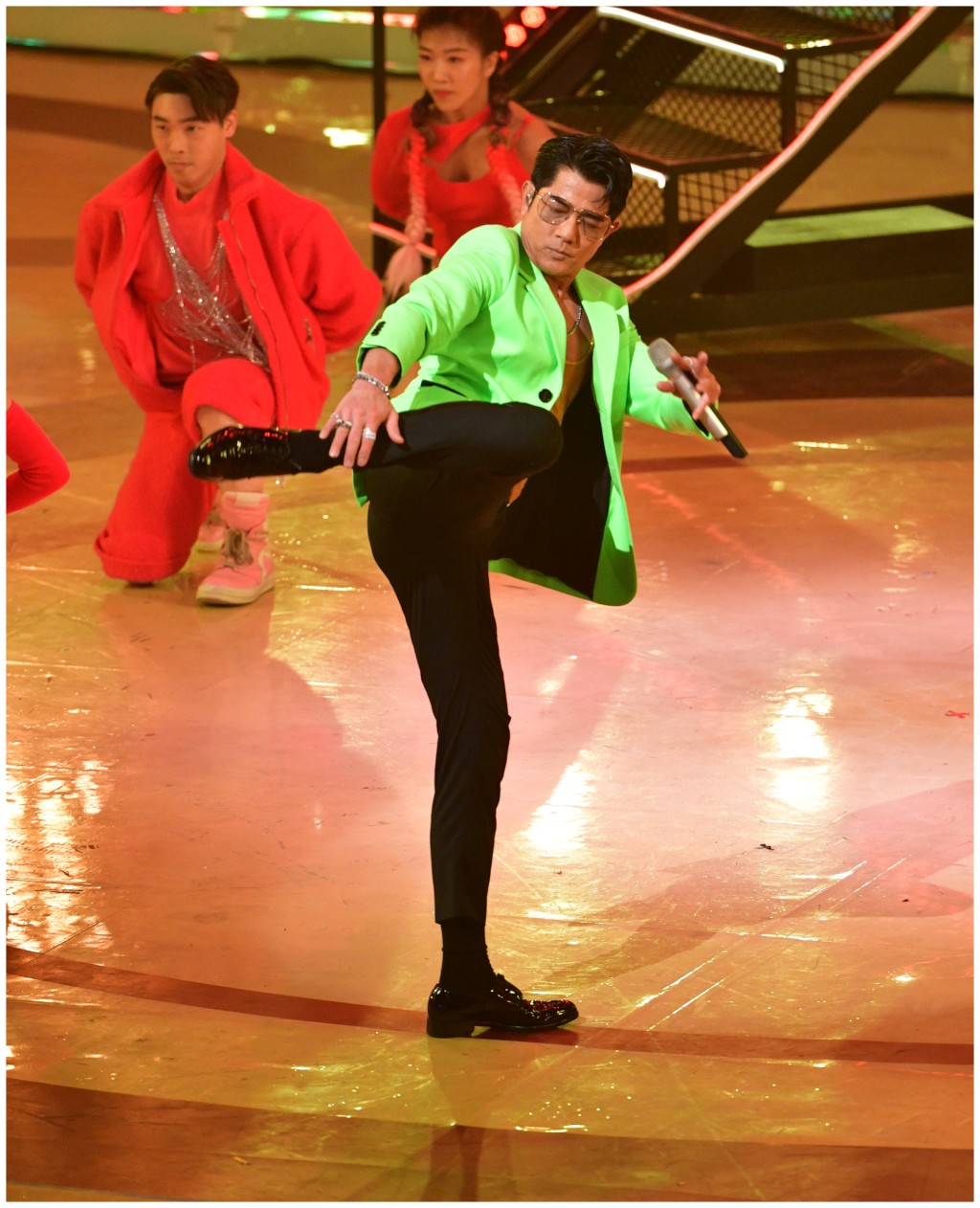 為當晚掀起高潮。